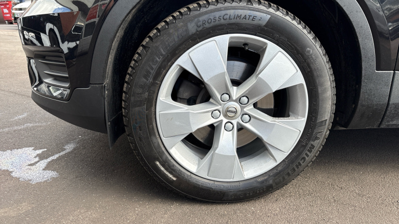 Volvo Xc40 2.0 T4 Momentum 5dr AWD Geartronic Petrol Estate